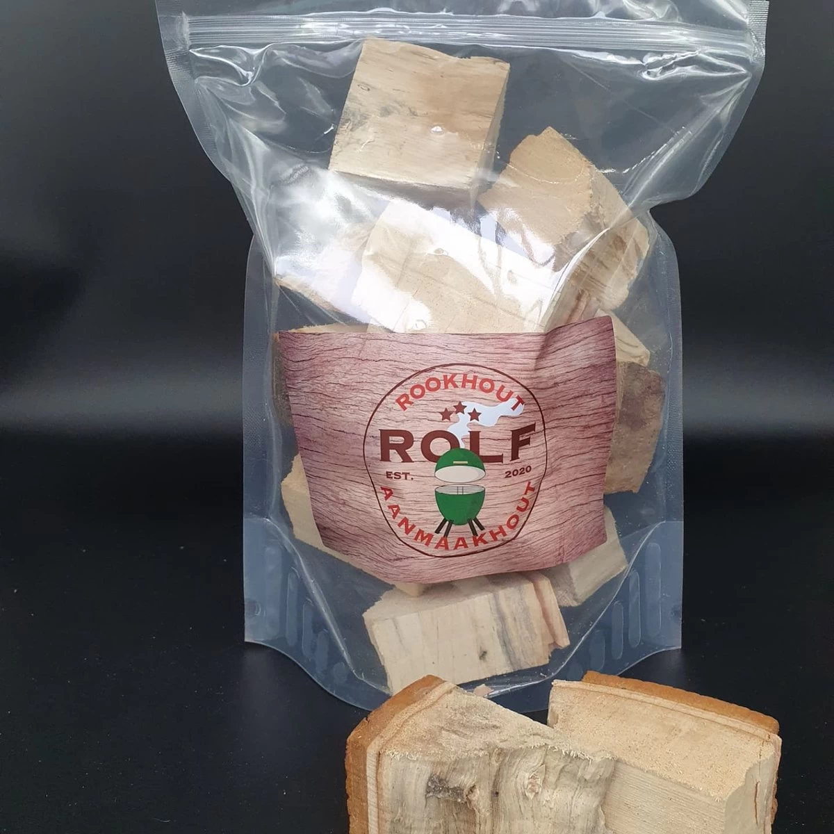 Paquet De Bois De Fumage De Barbecue D'hiver Avec De Nombreux Beaux Produits