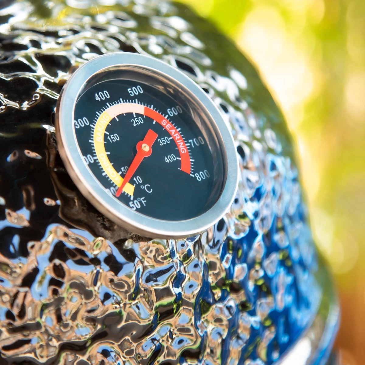 VONROC Kamado 13 Pouces - Surface De Cuisson Ø27cm - Barbecue à Charbon - Céramique - Modèle De Table - Avec Socle, Thermomètre, Pose-assiettes & Habillage Pluie – Image 4