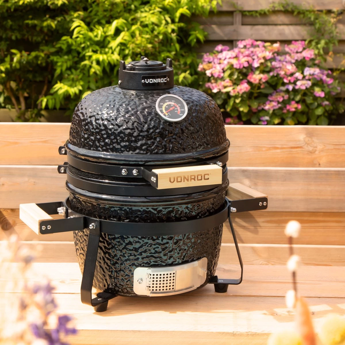 VONROC Kamado 13 Pouces - Surface De Cuisson Ø27cm - Barbecue à Charbon - Céramique - Modèle De Table - Avec Socle, Thermomètre, Pose-assiettes & Habillage Pluie – Image 5