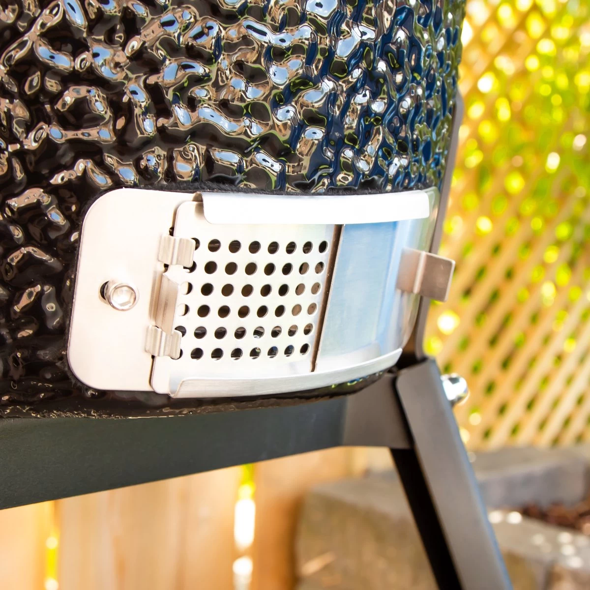 VONROC Kamado 13 Pouces - Surface De Cuisson Ø27cm - Barbecue à Charbon - Céramique - Modèle De Table - Avec Socle, Thermomètre, Pose-assiettes & Habillage Pluie – Image 12