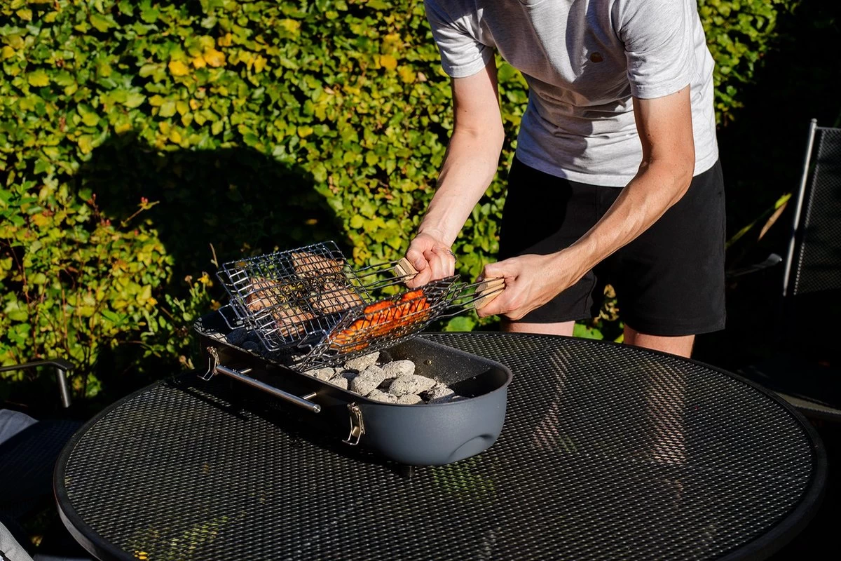 Barbecue Designnest Flip Grill BBQ Facile à Transporter Avec Grilles Rotatives Et Planche à Découper Intégrée – Image 4