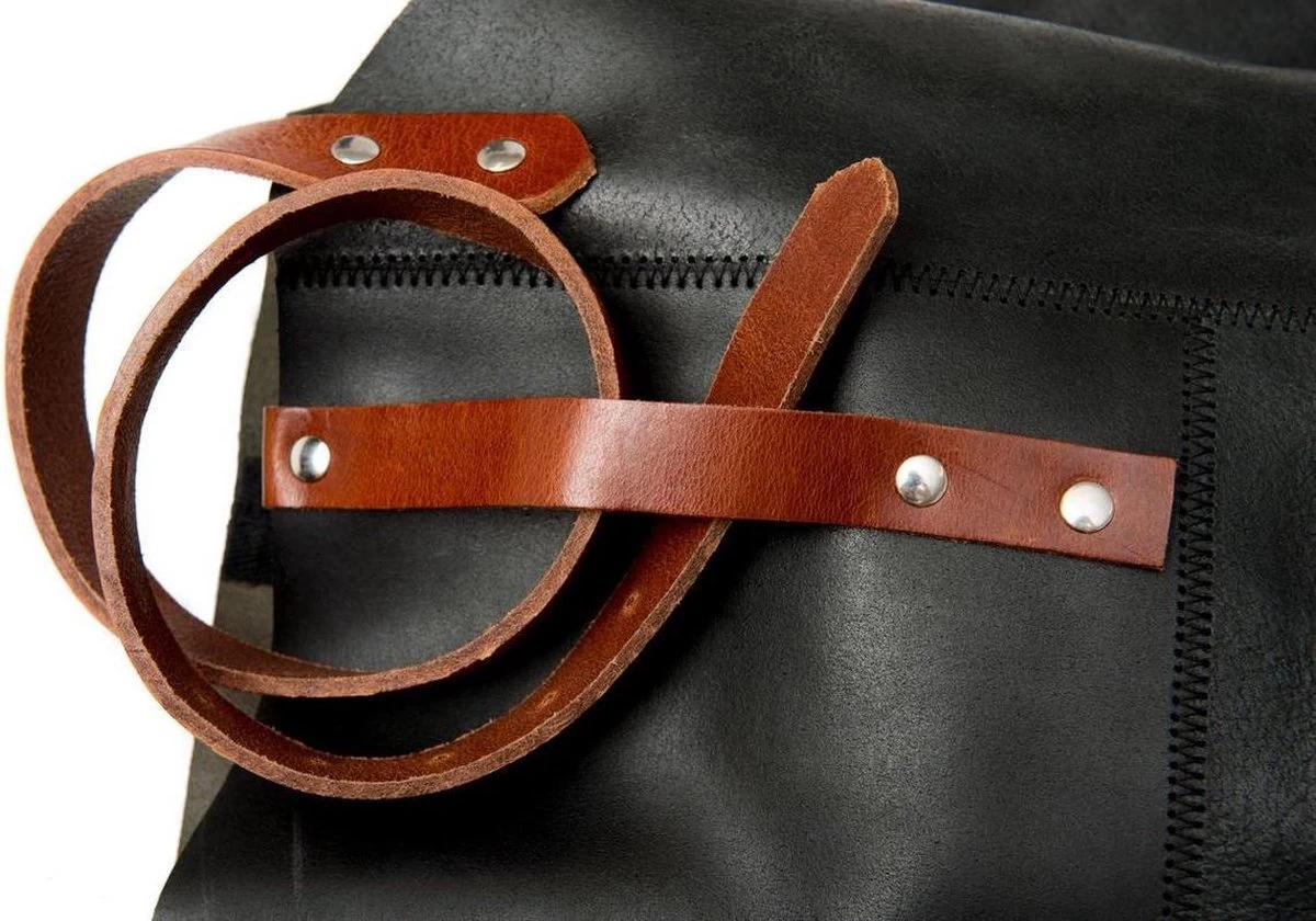 Sorprese Premium – Tablier Bbq – Carreaux Noir-cognac – Tablier Bbq Homme – 100 % Cuir Premium – Y Compris Spatule Bbq Jamie Oliver - Tablier Bbq Cuir Homme – Image 8