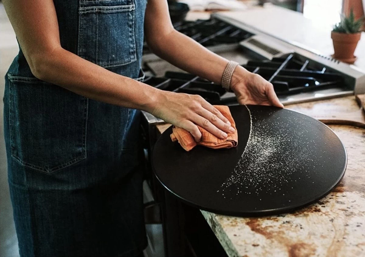 LifeGreens Pierre à Pizza + Pelle à Pizza + Rouleau à Pizza Avec Pelle à Gâteau Pierre à Pizza BBQ - Four à Pierre à Pizza - Pierre à Pizza Ronde - Assiette à Pizza -Pizzaspipe- Écologique - Céramique - 600 ° C - Ø 33 - Zwart – Image 10