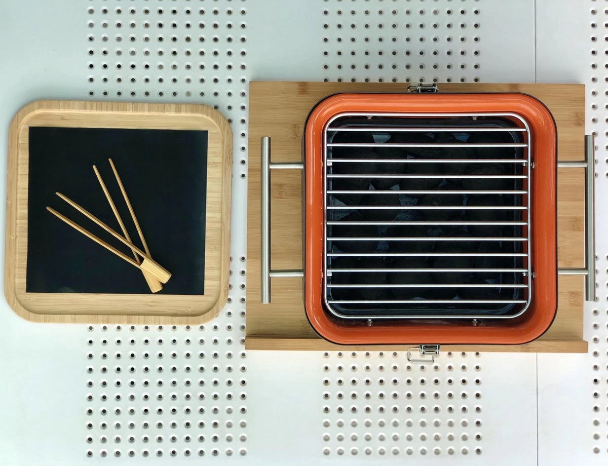 BBQ - BARBECUE - CHARBON - EVERDURE - CUBE - Y COMPRIS LA BOÎTE DE RANGEMENT ET LE TRAVAIL / PLATEAU - 38,4 CM DE LONG - 31,6 CM DE LARGE - 22,4 CM DE HAUT - ACIER INOXYDABLE / ALUMINIUM / BOIS – Image 4