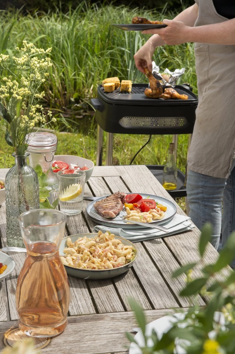 Fritel BBQ 3278 - Barbecue électrique Et Grill De Table + Adoucisseur De Graisse OFFERT - Surface De Grill 40x36cm + Base + Couvercle + Roues - Noir – Image 2